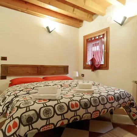 Apartmán Calle Dei Ormesini *