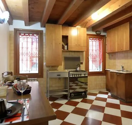 Calle Dei Ormesini Apartmán *