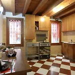 Calle Dei Ormesini 아파트 *